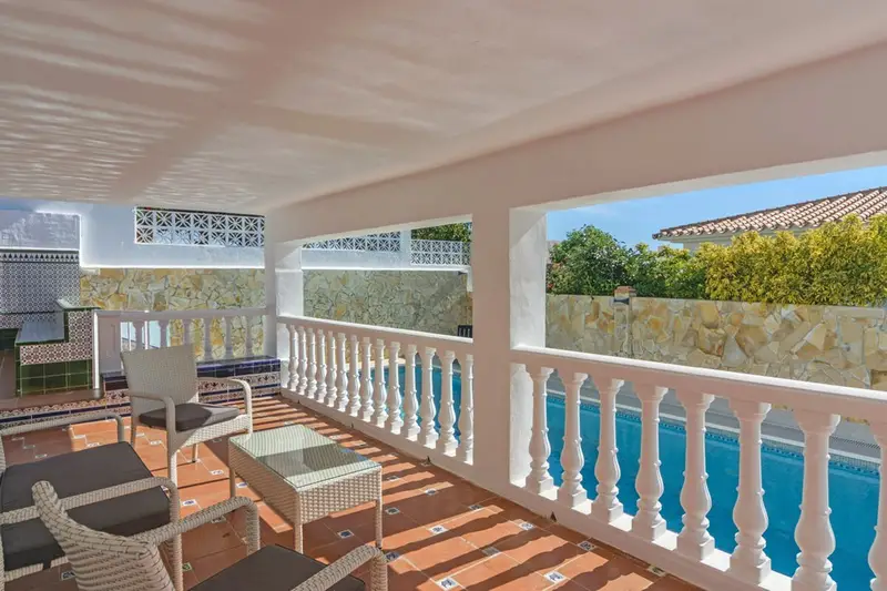 Casa-Villa de 4 Dormitorios alquiler Málaga, España
