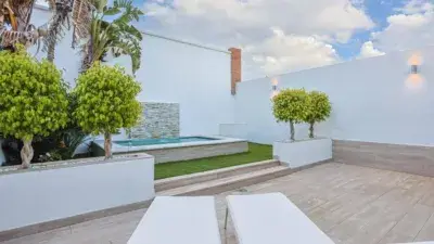 Adosado con Piscina Privada en Alcalá del Río