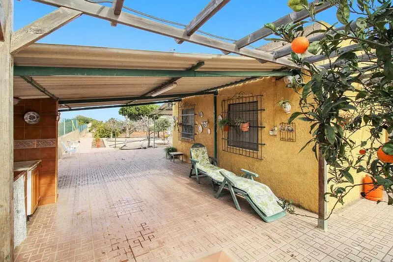 Finca Tradicional con 5 Dormitorios y Piscina Privada - El Algar