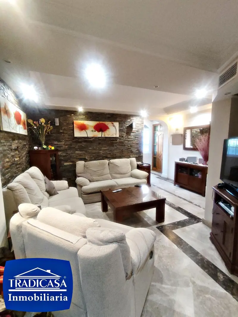 Casa Reformada en Jerez de la Frontera con Azotea Privada