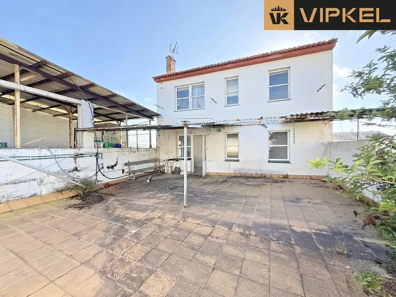 Casa en Lañas Arteixo para reformar con bajo industrial
