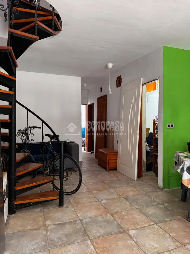 Chalet Adosado en Arrecife: Reformado y Listo para Entrar