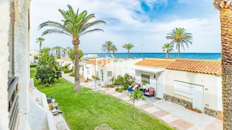 Estudio Reformado con Vistas al Mar en Avenida de las Gaviotas
