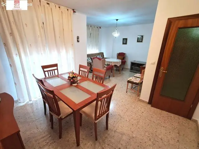 Piso en Montijo 4 habitaciones 2 baños terraza armarios