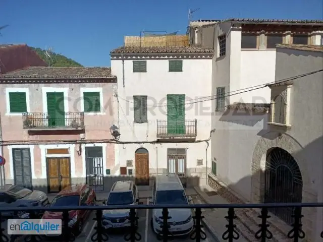 Piso con vigas vista y 3 hab. recién renovado en BUNYOLA cerca de la estación de tren