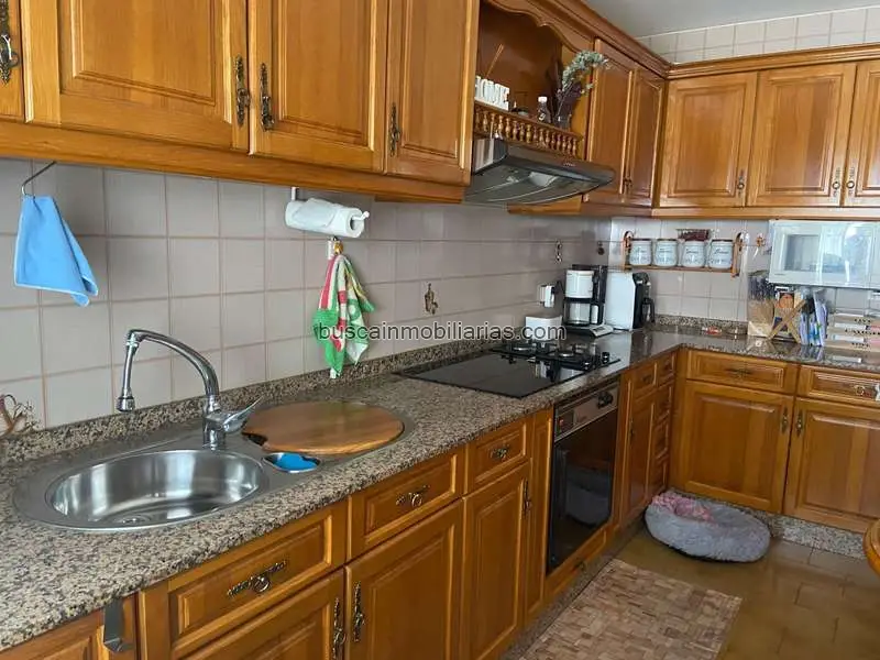 Piso en venta en Lalín: 4 dormitorios, 2 baños, amueblado