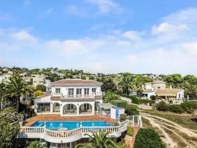 Villa de Lujo en Balcón al Mar con Vistas al Mar Impresionantes