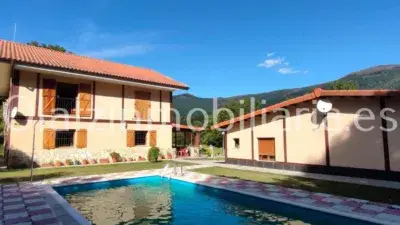Chalet en Valle de Mena con Parcela de 20000m2 Piscina y Txoko