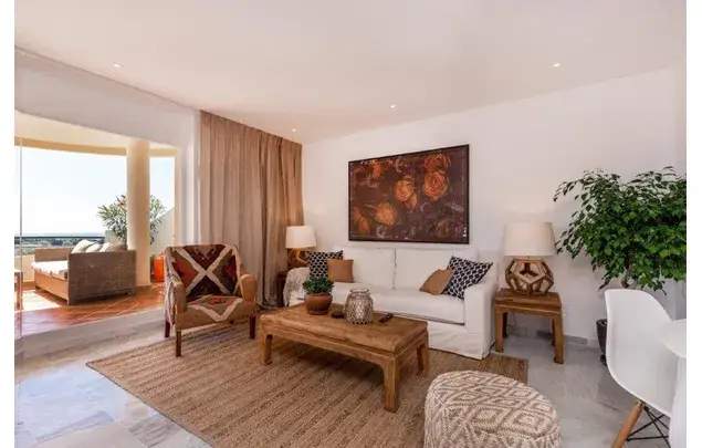 Apartamento de Lujo en la Costa: 4 Dormitorios, Vistas al Mar