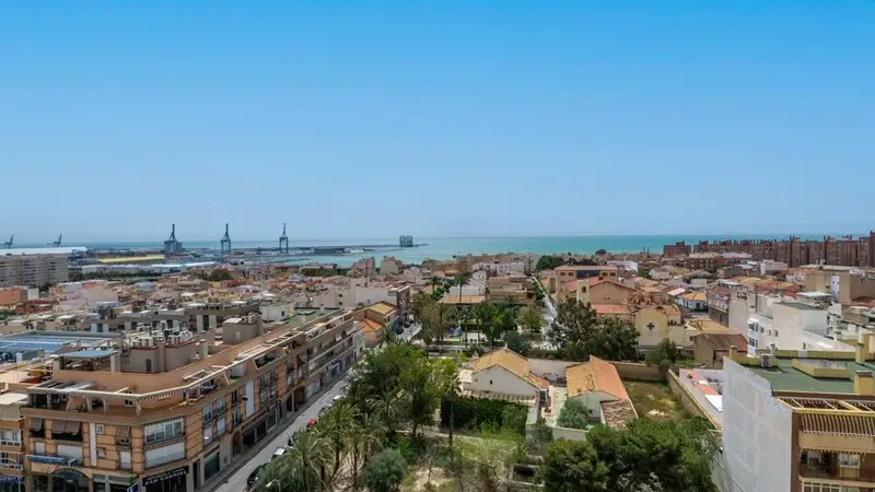 Ático con Vistas al Mar en Alicante  3 Dormitorios Piscina y Placas Solares
