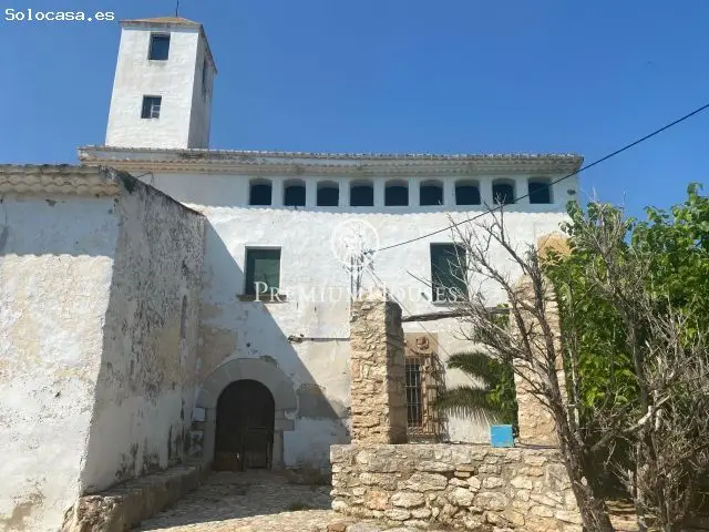 Masia Catalana Siglo XII Vilanova i la Geltrú 3 Hectáreas