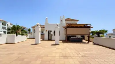 Atico en venta en La Alcaidesa con vistas al mar