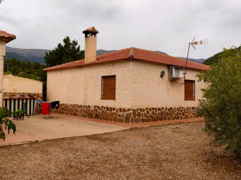 Venta de casa con terraza en Yeste