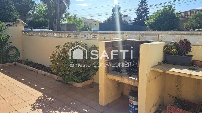 Adosado en Vinaros con Patio, Barbacoa y Aparcamiento