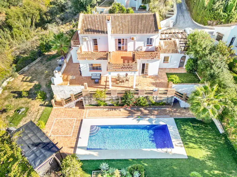 Villa de 4 dormitorios en Elviria cerca de Marbella