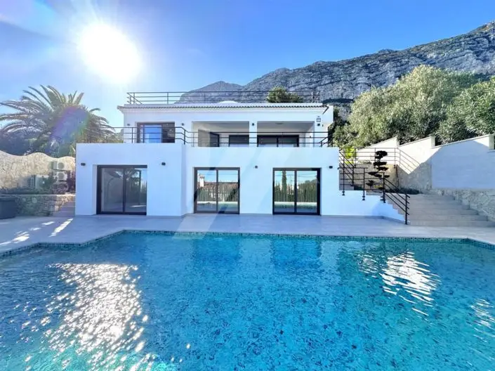 Villa de Lujo en Denia con Vistas al Mar 4 Dormitorios