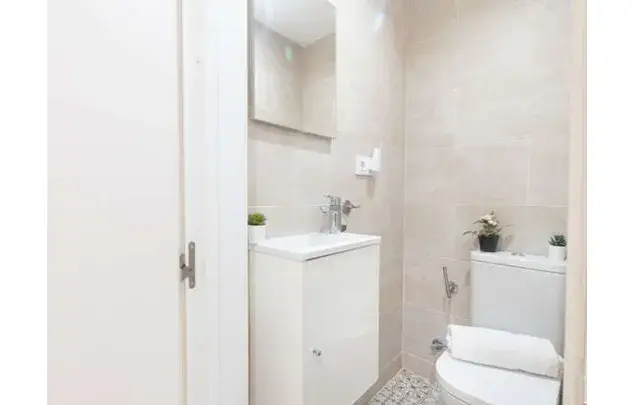 Habitacion 150m2 Barcelona Mujeres