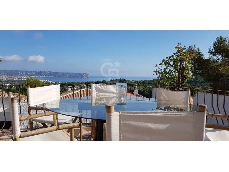 Villa en Jávea con Vistas al Mar y Piscina Privada