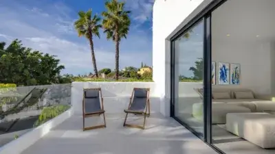 Atico Duplex en El Paraiso Estepona con Jacuzzi y Vistas al Mar