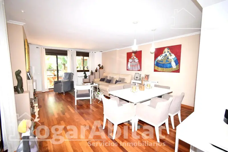 Adosado en Venta en Bétera con Piscina, Garaje y Terraza