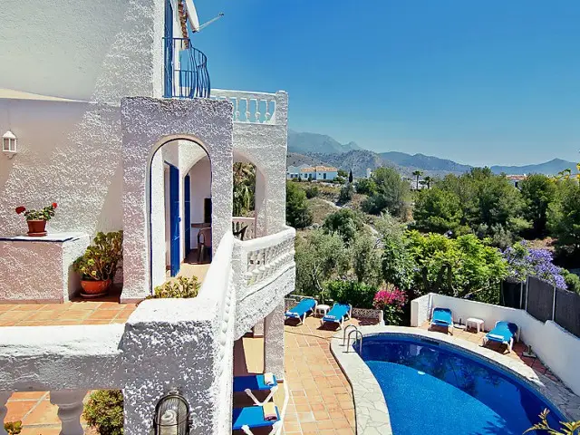 Chalet 5 Dormitorios Nerja Piscina Barbacoa Vistas Mar Familias