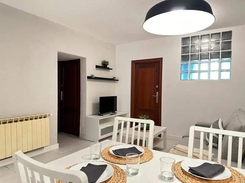Apartamento en Alquiler Madrid 4 Dormitorios 1 Ba
Atico