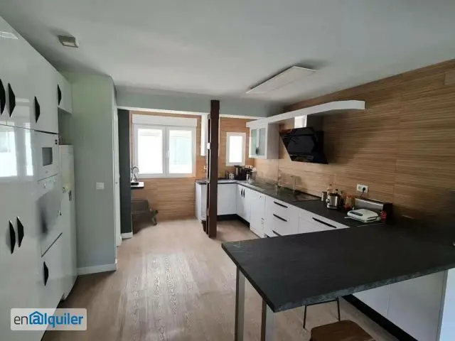 Vivienda amplia y luminosa en Nervión con terraza y garaje