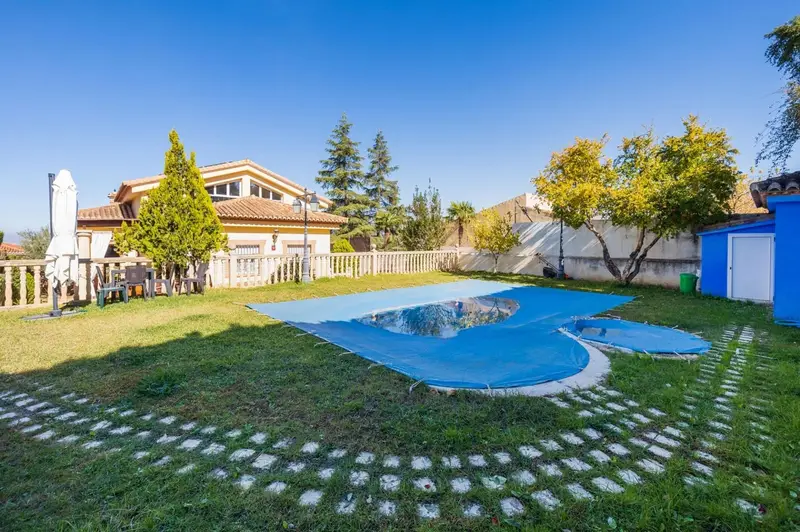 Chalet de Lujo en Venta en La Zubia Granada