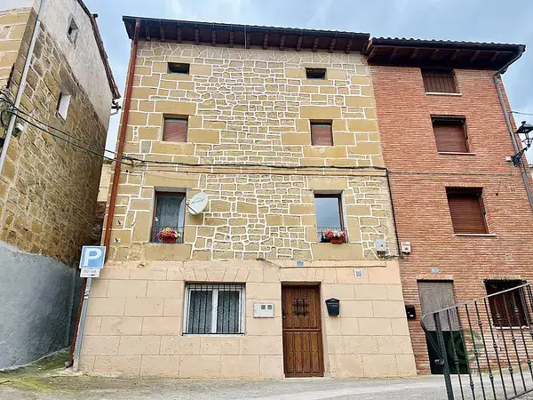 Casa Rural con Alta Rentabilidad en Treviana La Rioja
