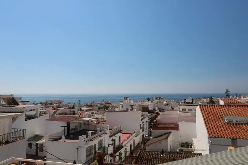Casa de Pueblo con Restaurante en Nerja 5 Dormitorios