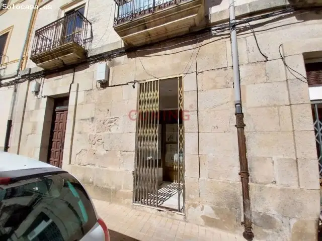 Venta De Edificio En Trujillo, Casa Solariega, Consta De Tres Plantas, Con