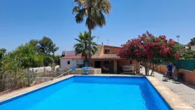 Casa en Venta en Ribarroja del Turia cerca del Metro