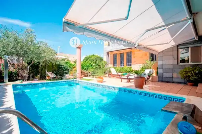 Chalet de Lujo en Venta 5 Habitaciones Piscina Sagunto