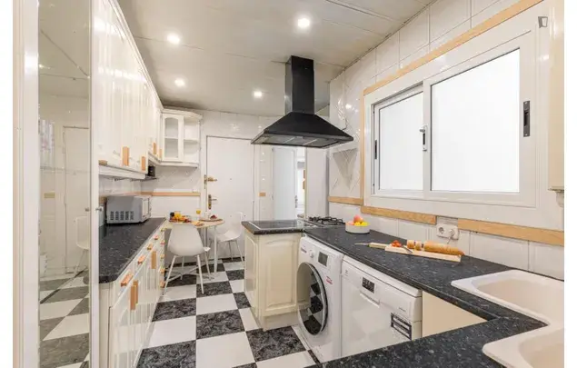 Apartamento 7 Dormitorios Barcelona Estudiantes Trabajadores