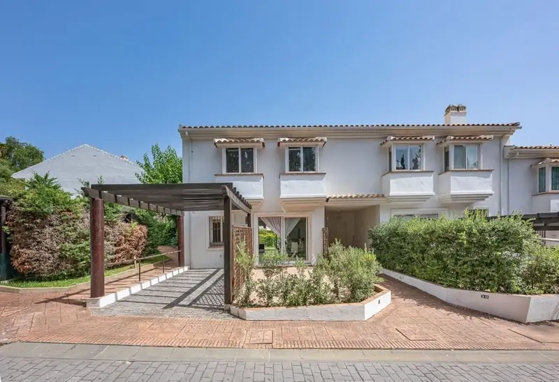 Pareado en venta en El Paraiso, Estepona, Málaga