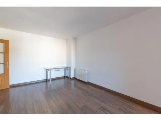 Apartamento con Terraza Garaje y Piscina en El Serrallo Granada
