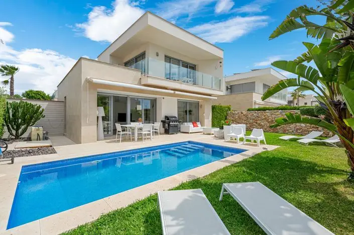 Villa 3 Dormitorios Piscina Climatizada Golf