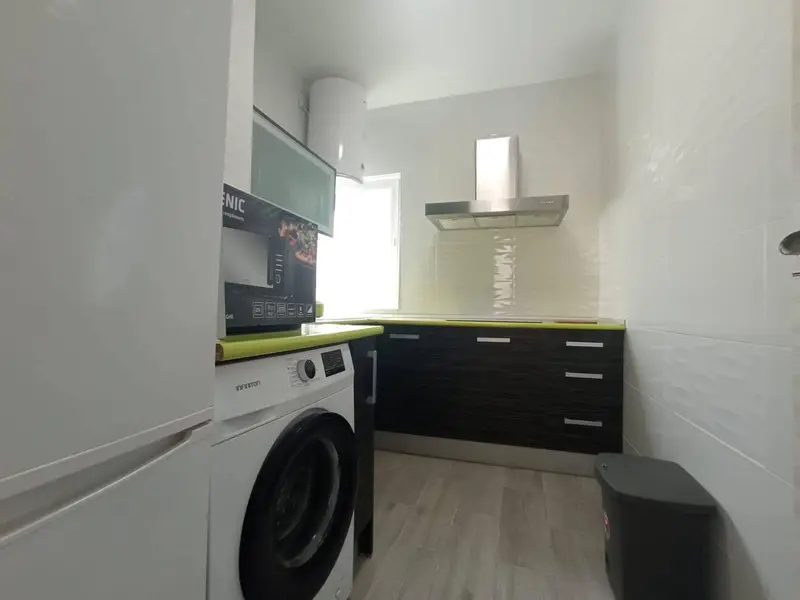 Piso en Alquiler Granada Centro: 3 Dormitorios, Despacho, Reformado
