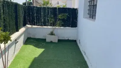 Apartamento con Jardin Privado Cerca de la Playa Calabardina