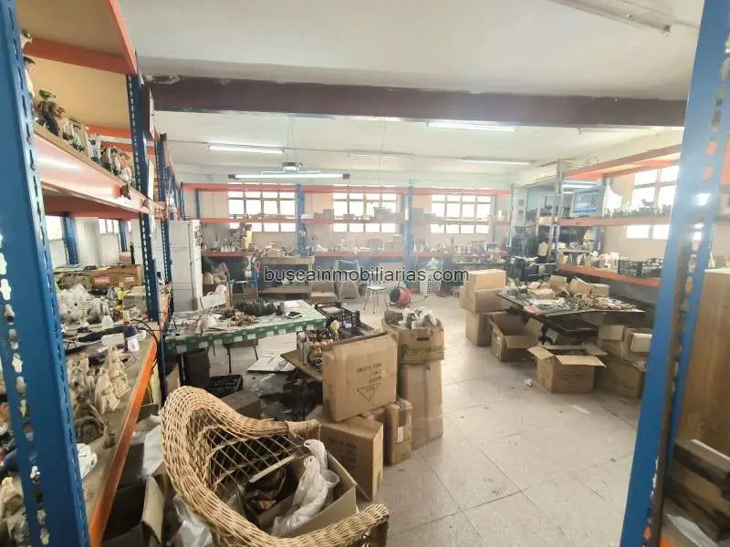 Local Comercial con Apartamento en León