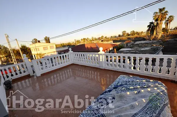 Casa con Piscina y Gran Terreno cerca de la Playa en Sagunto