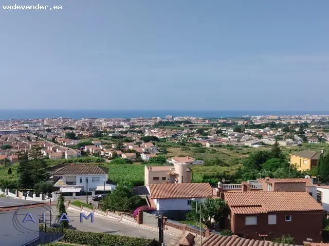 Torre con Vistas Panorámicas en Pineda de Mar