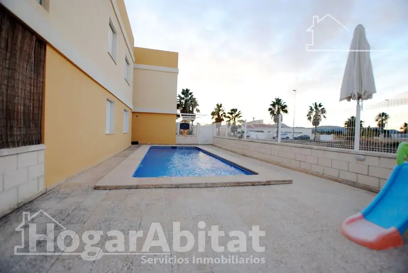 Adosado en Oliva Valencia cerca de la playa con piscina y garaje