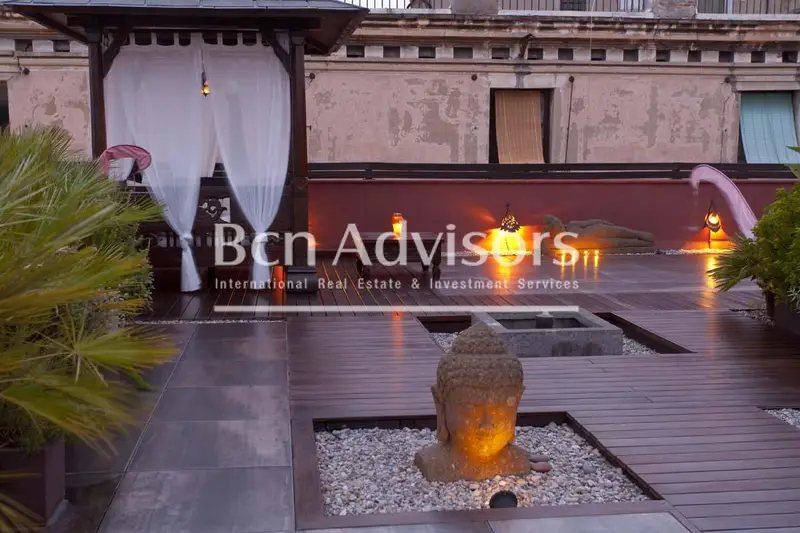 Atico Duplex con Terraza en el Casco Histórico de Barcelona