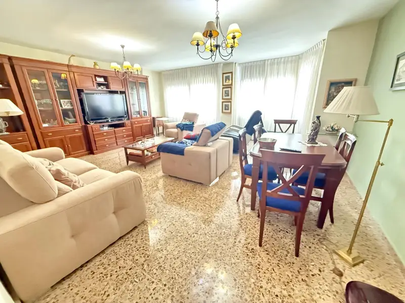 Piso 151m2 4 dormitorios 2 baños Centro Alicante