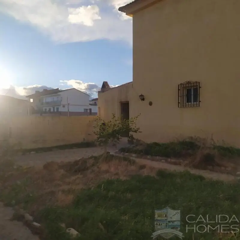 Casa Adosada en Almanzora 3 Dormitorios 2 Baños Gran Garaje Jardín Privado