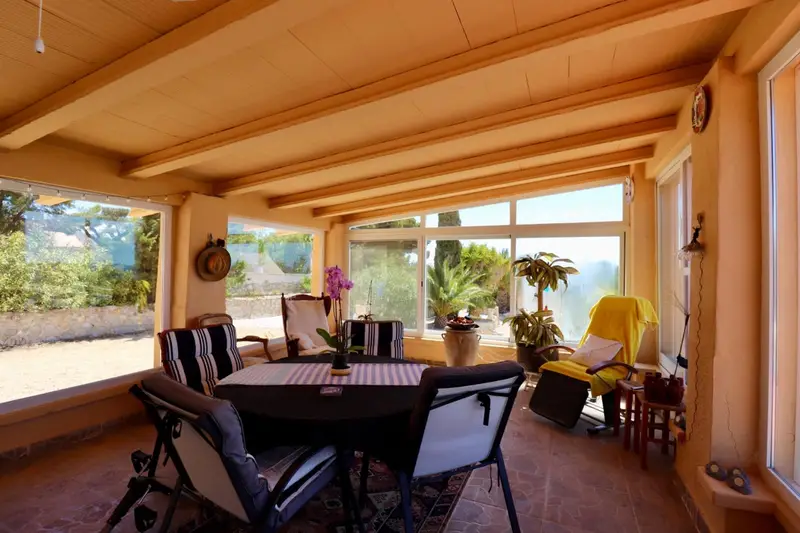 Chalet en venta en Alicante: Casa de Campo con Piscina y Sistema Ecológico