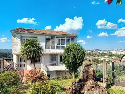 Casa con Jardín y Vistas en Santiago de Compostela