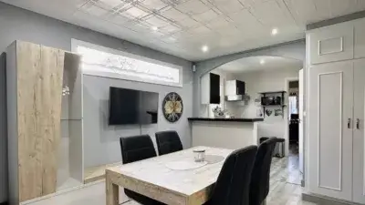 Apartamento en Venta Empuriabrava: Renovado con Jardin y Cerca de la Playa