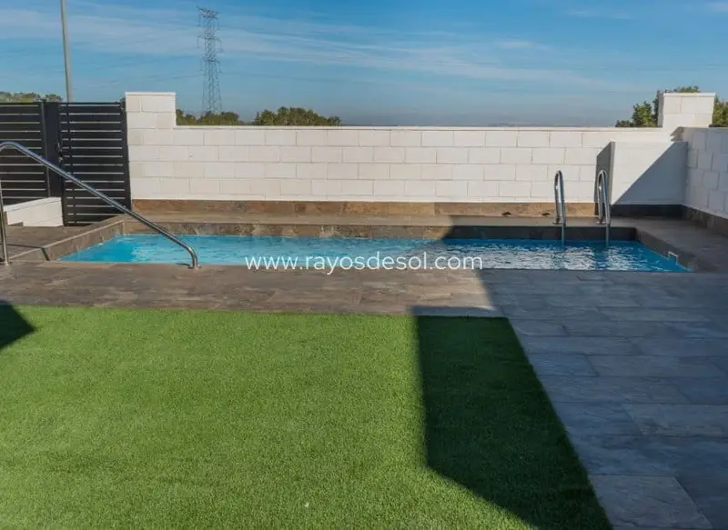 Chalet en Villamartin Orihuela Alicante con Piscina Privada